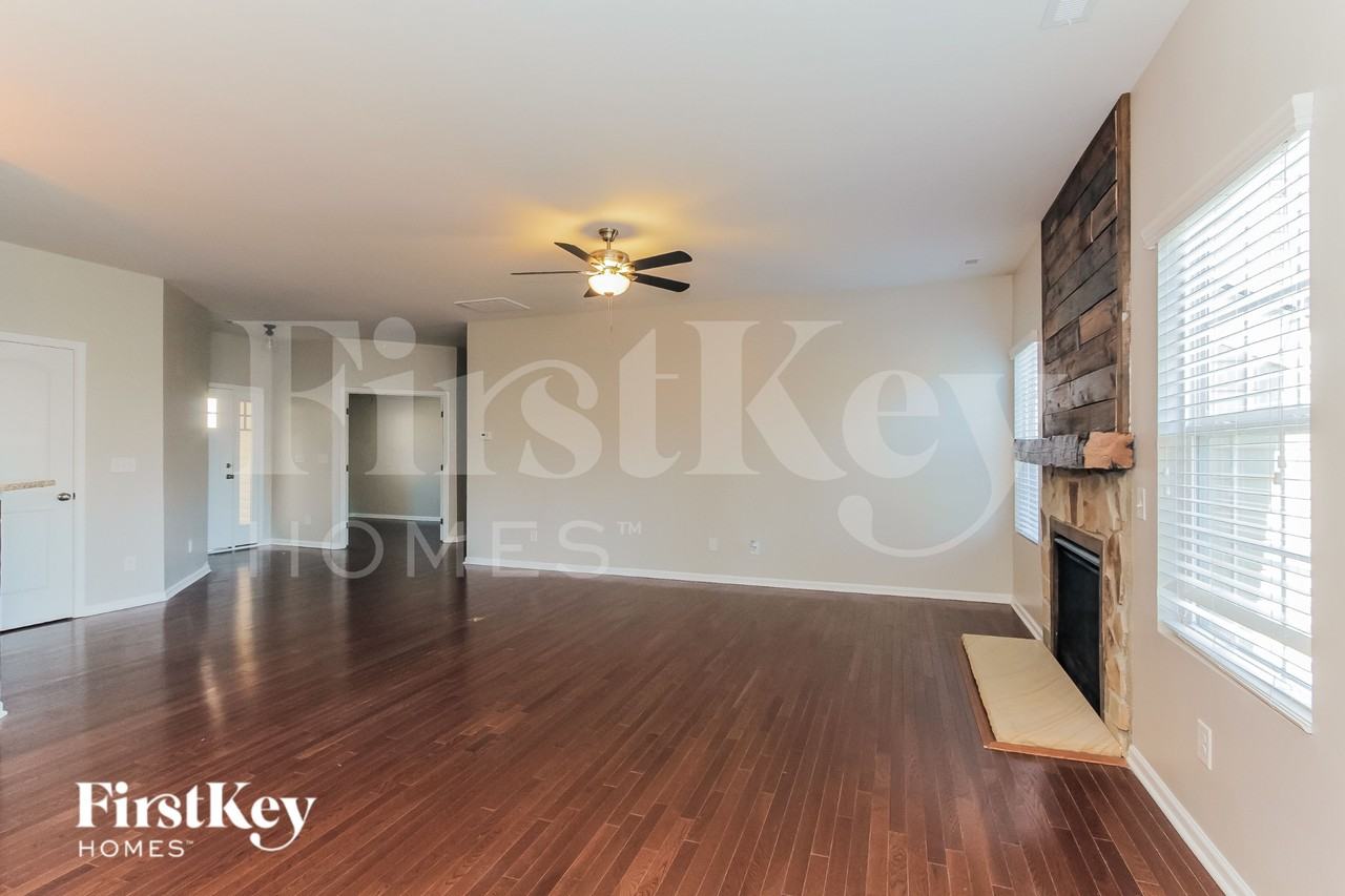12204 Flatbush Dr - Photo 5 of 15