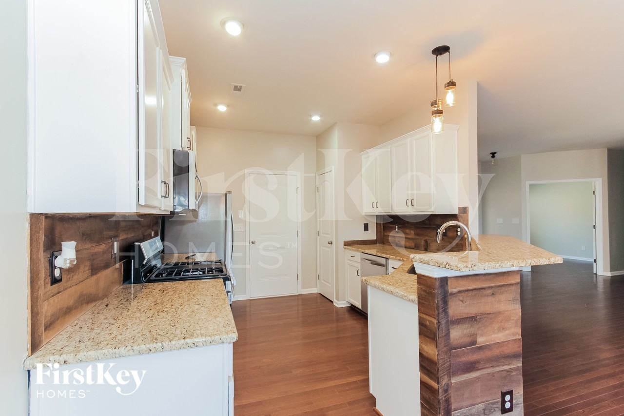 12204 Flatbush Dr - Photo 7 of 15