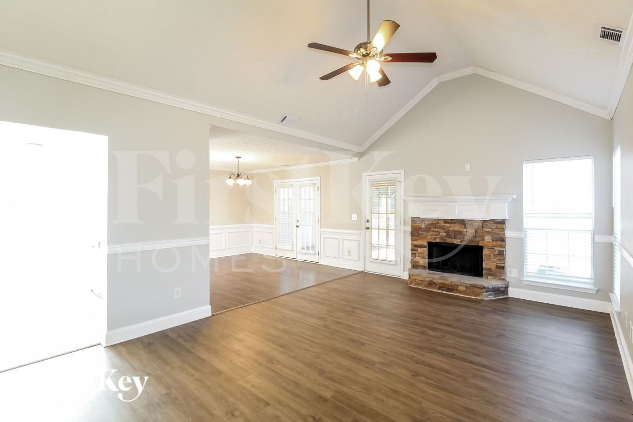 1005 Carrick Ct - Photo 3 of 15