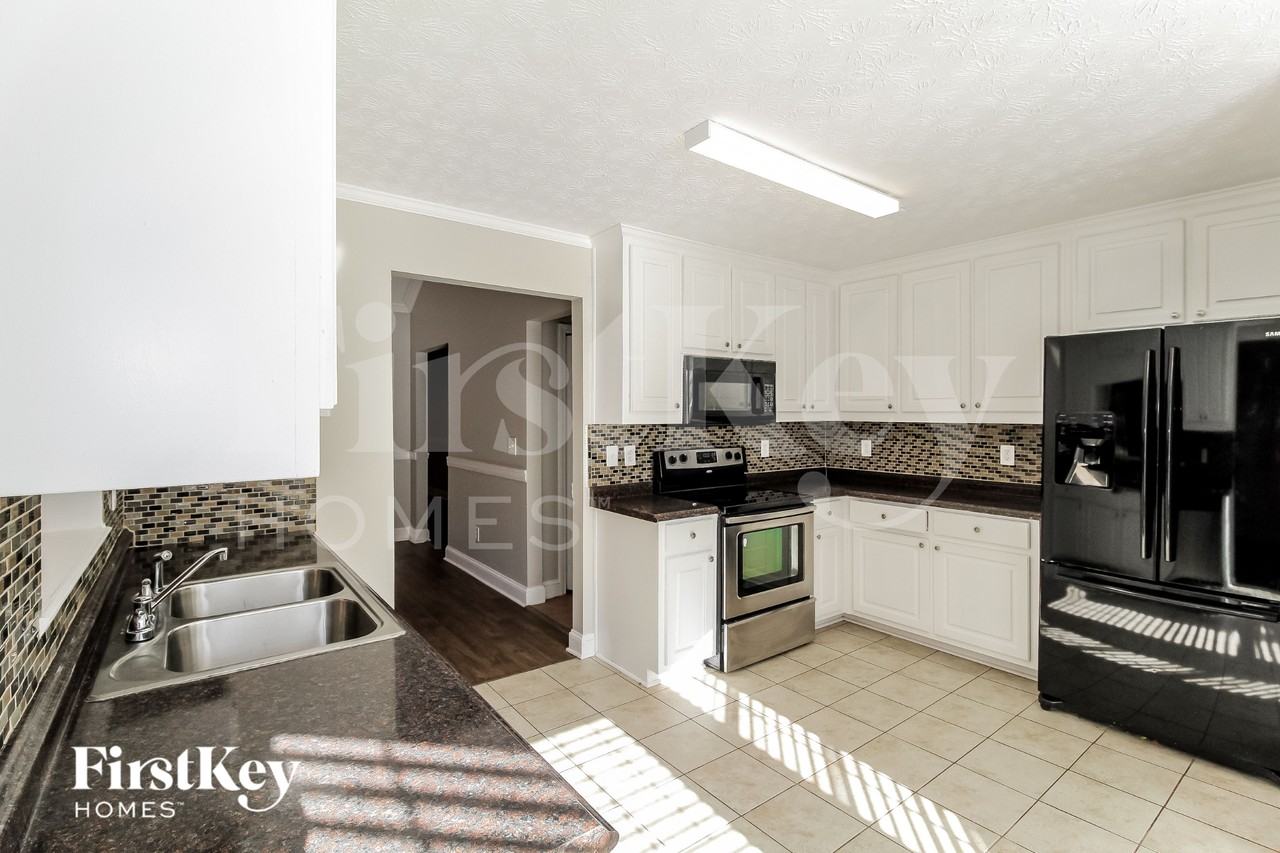 1005 Carrick Ct - Photo 6 of 15