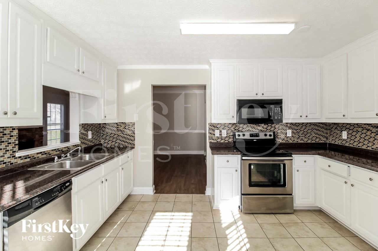 1005 Carrick Ct - Photo 7 of 15