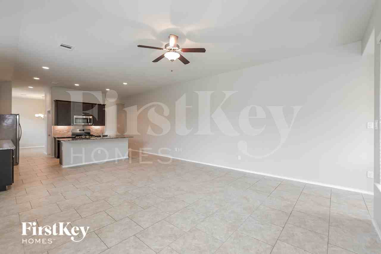 4711 Creekside Haven Trl - Photo 4 of 16