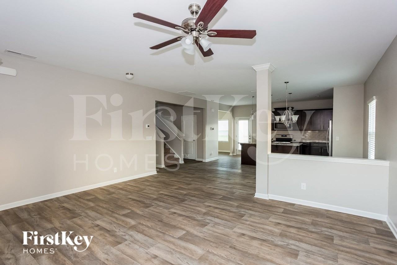 408 Gentle Bend Cv - Photo 4 of 15