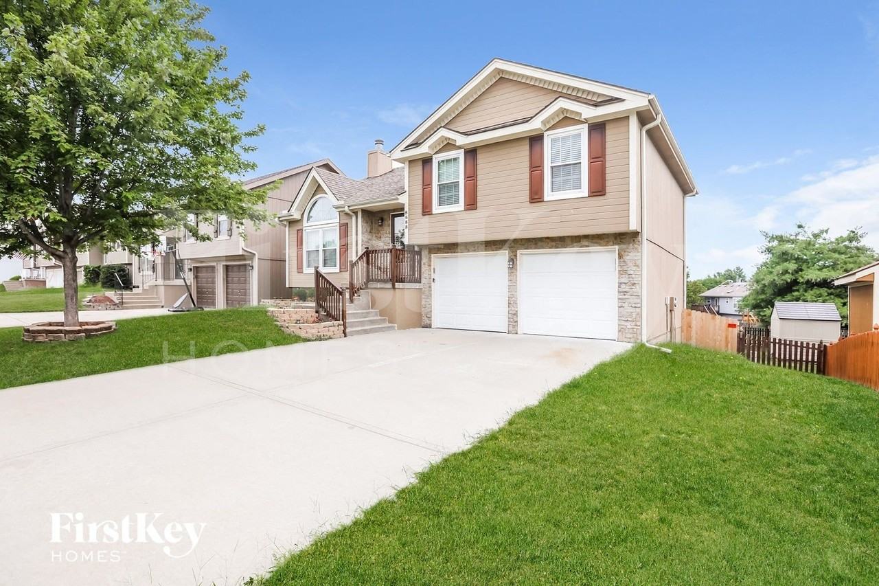8688 Ne 110th St - Photo 2 of 15
