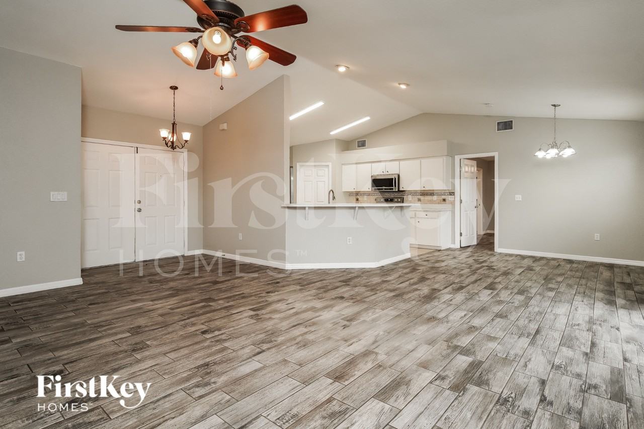 835 Summer Glen Dr - Photo 3 of 15