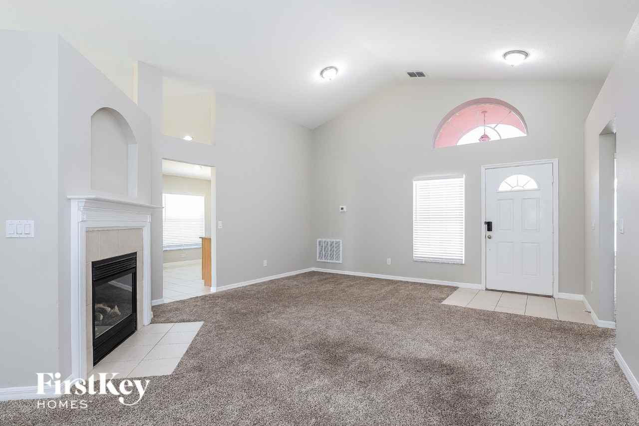 745 Troon Cir - Photo 4 of 16