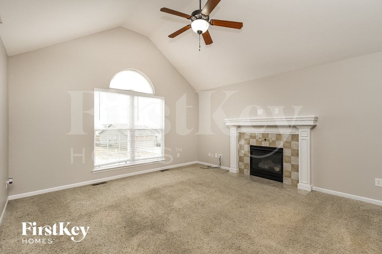 8500 N Kensington Ave - Photo 2 of 15