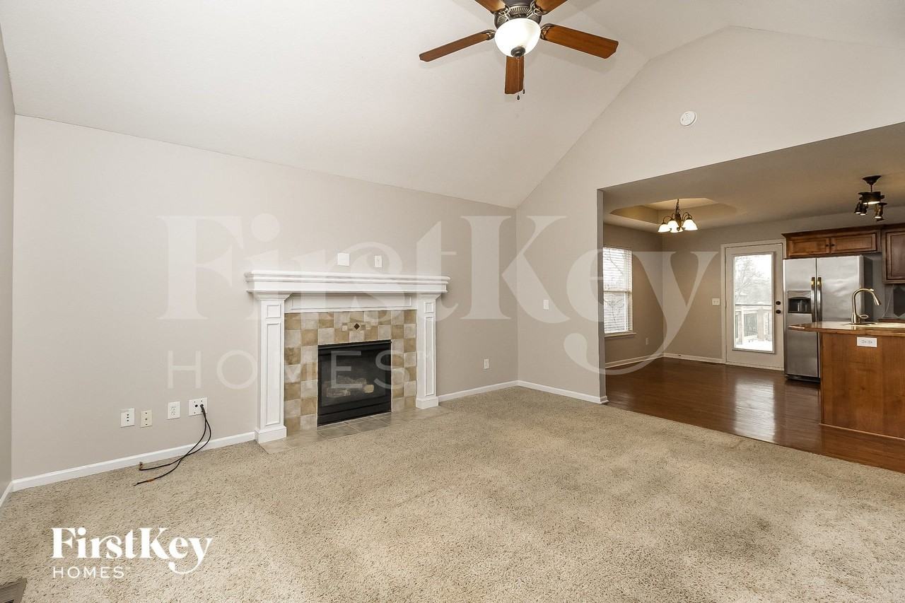 8500 N Kensington Ave - Photo 3 of 15