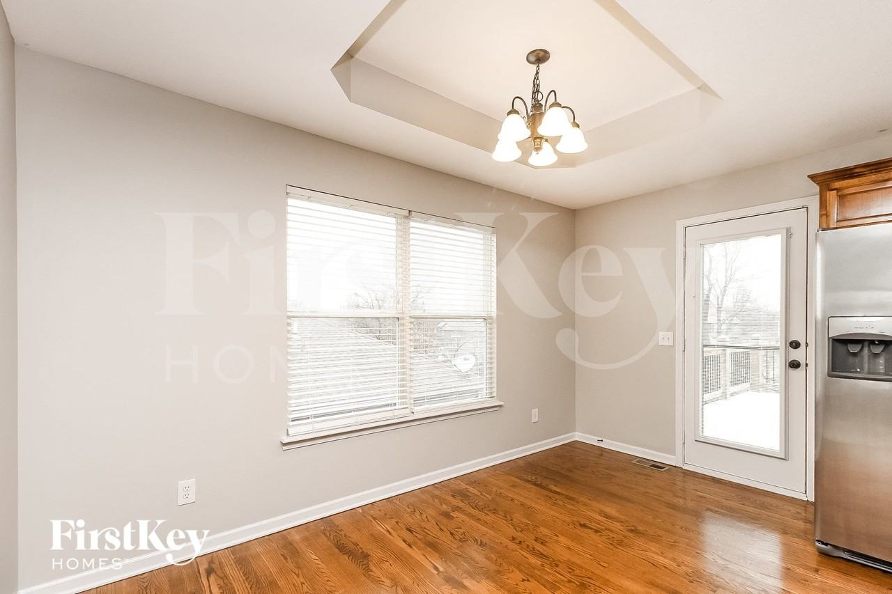 8500 N Kensington Ave - Photo 4 of 15