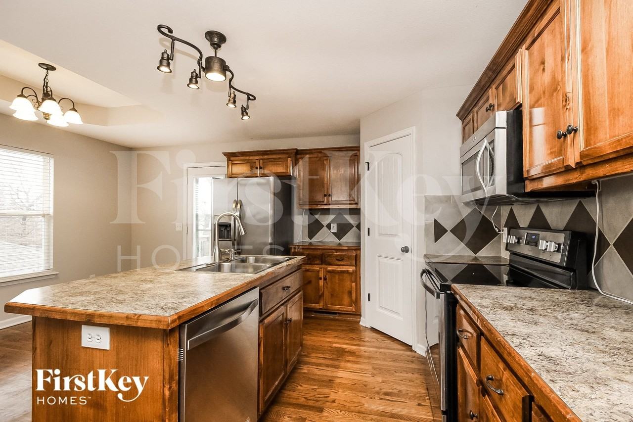 8500 N Kensington Ave - Photo 5 of 15