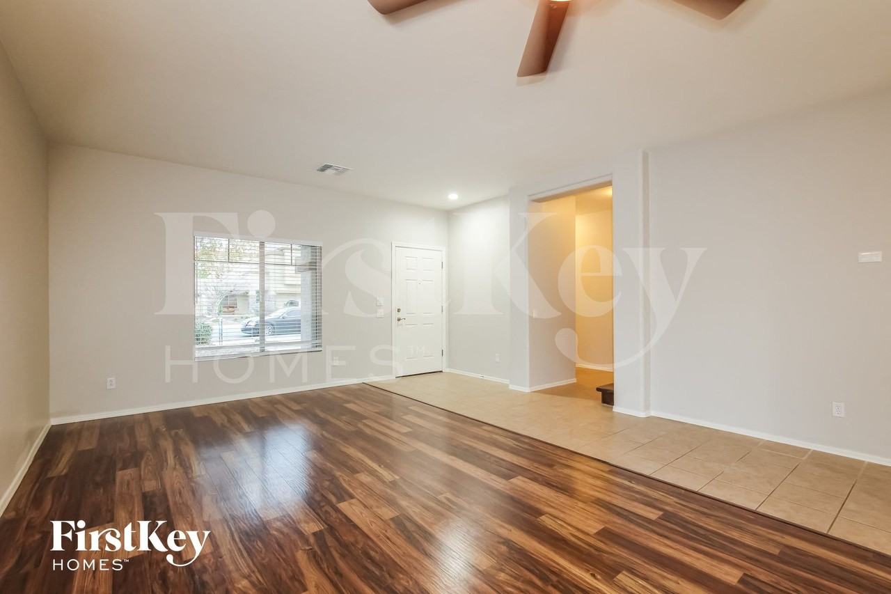14210 W Mauna Loa Ln - Photo 2 of 15