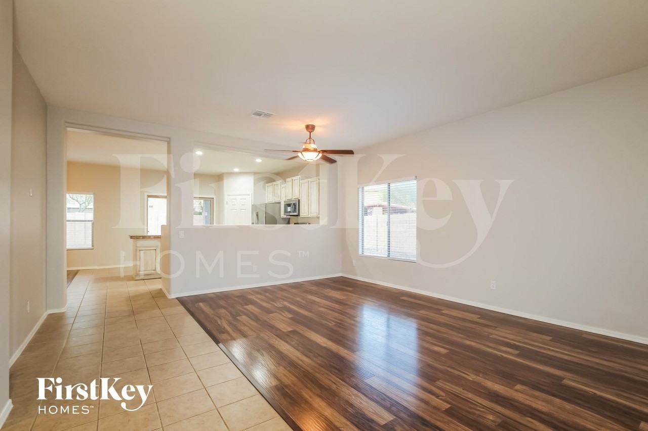14210 W Mauna Loa Ln - Photo 3 of 15