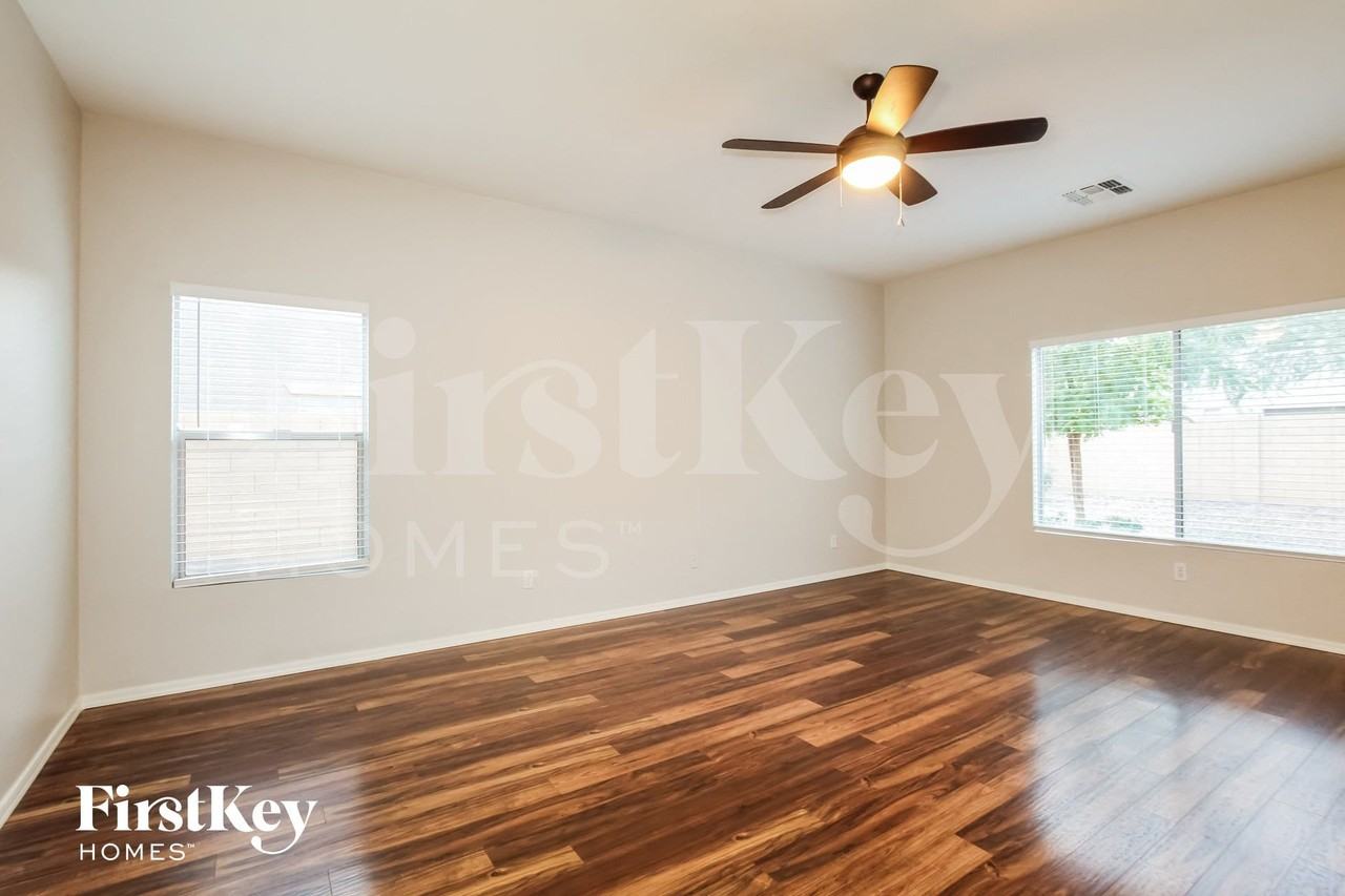 14210 W Mauna Loa Ln - Photo 6 of 15