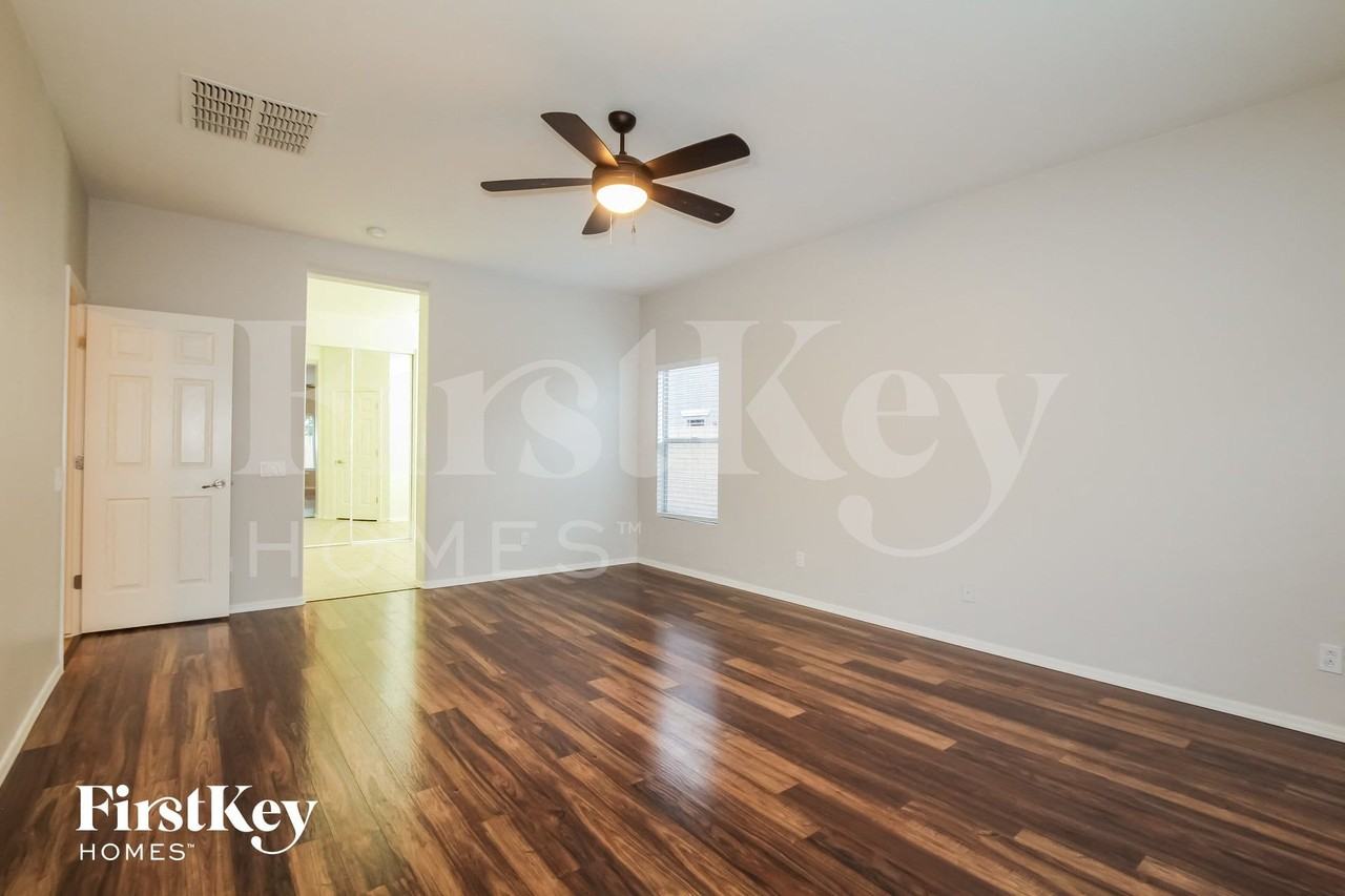 14210 W Mauna Loa Ln - Photo 7 of 15