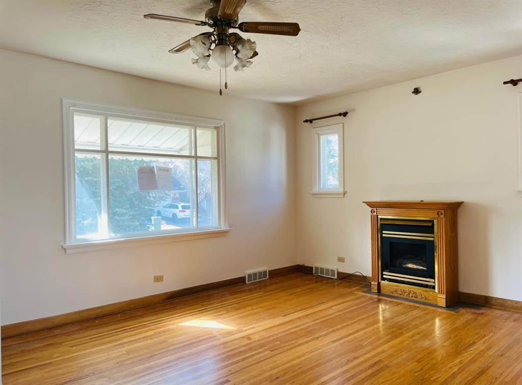 428 32 Ave Nw #1 - Photo 3 of 13