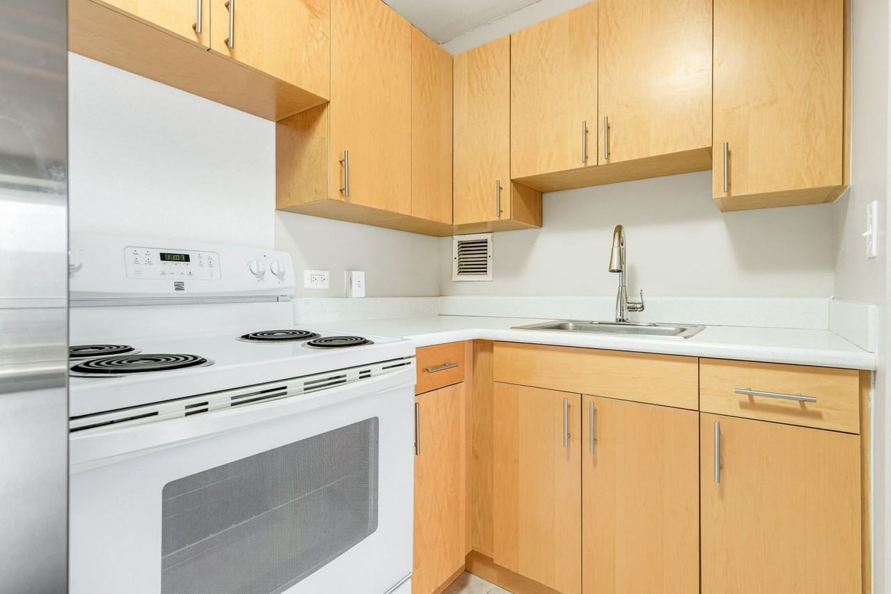1415 Victoria St #1 - Photo 5 of 16