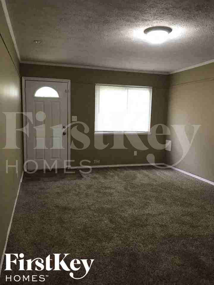 6111 Dry Den Ct - Photo 2 of 15
