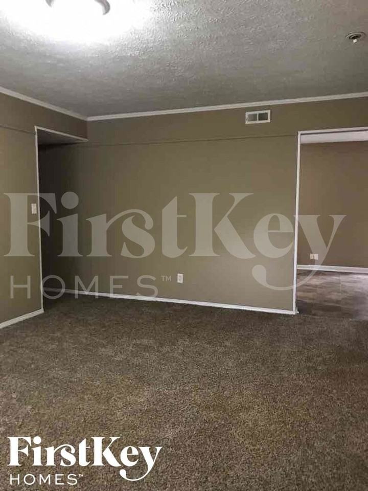 6111 Dry Den Ct - Photo 3 of 15