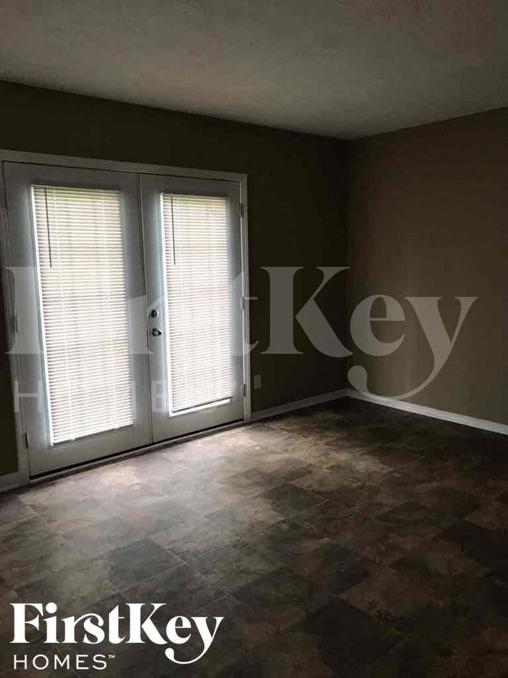 6111 Dry Den Ct - Photo 4 of 15