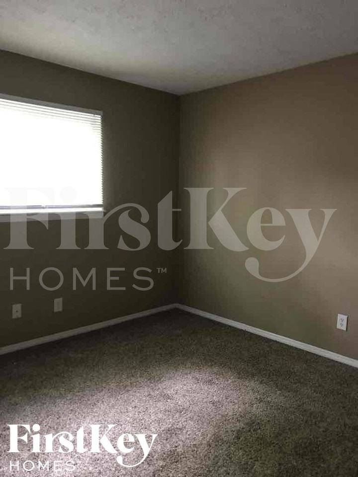 6111 Dry Den Ct - Photo 7 of 15