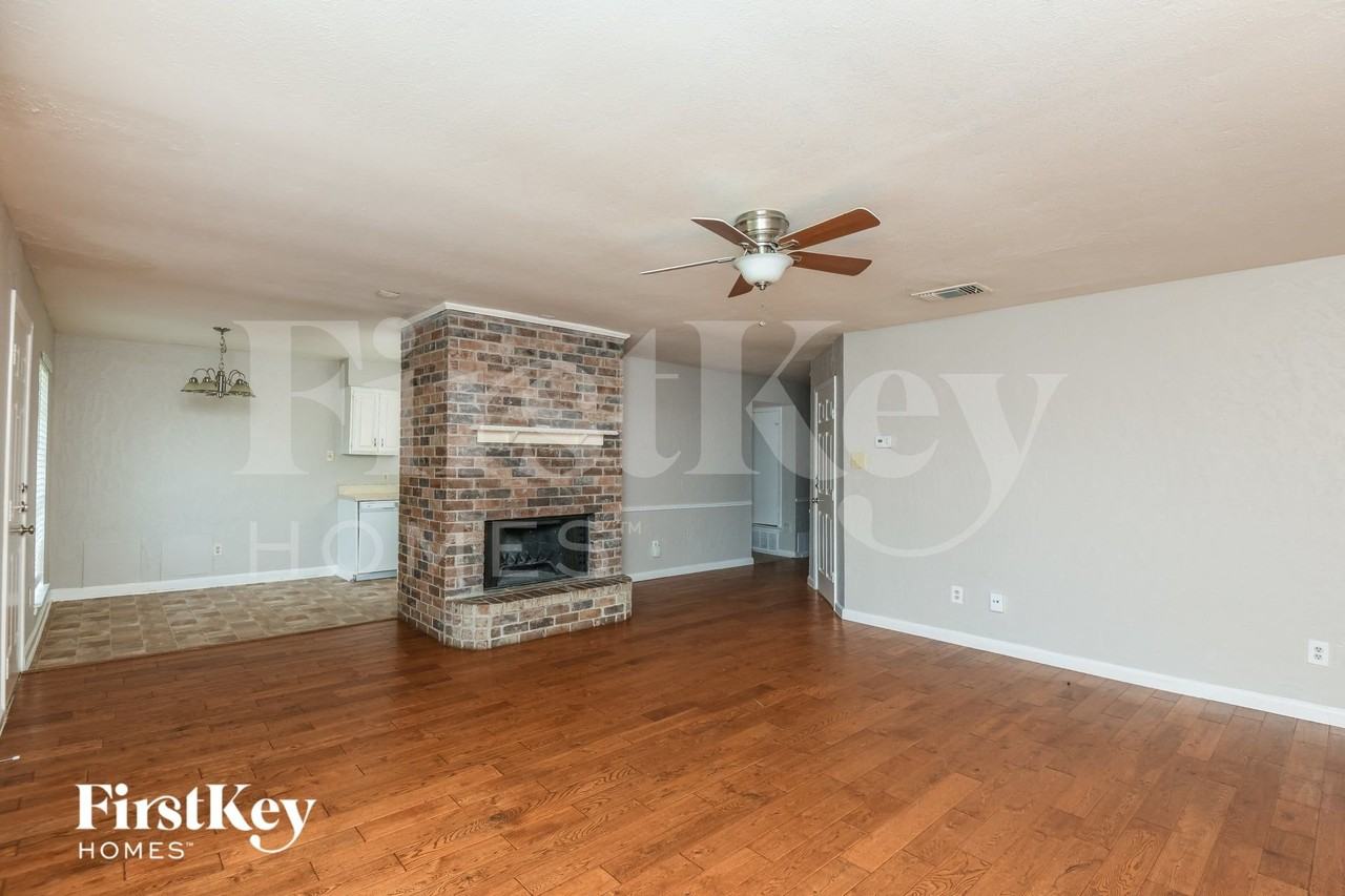 4912 Sandalwood Ln - Photo 4 of 15