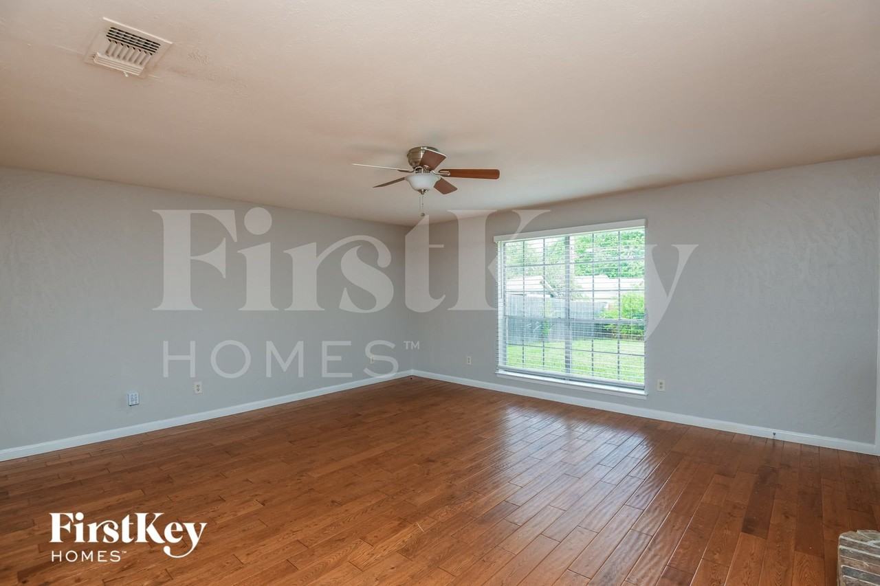 4912 Sandalwood Ln - Photo 5 of 15
