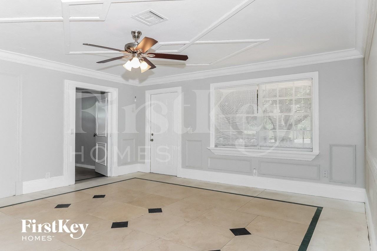 410 Neave - Photo 4 of 15