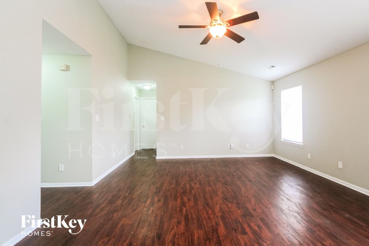 4007 Magnolia Dr - Photo 3 of 16