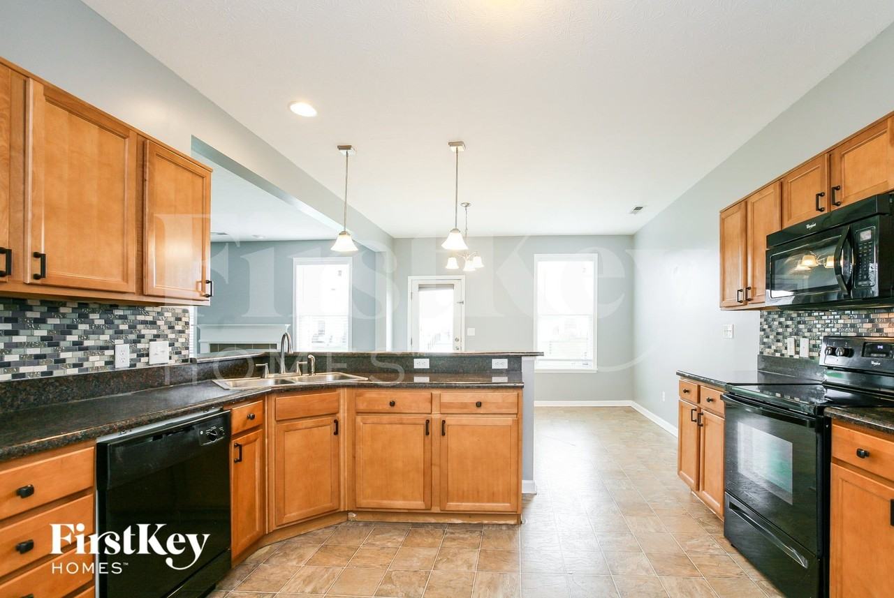 3476 Limelight Ln - Photo 4 of 15