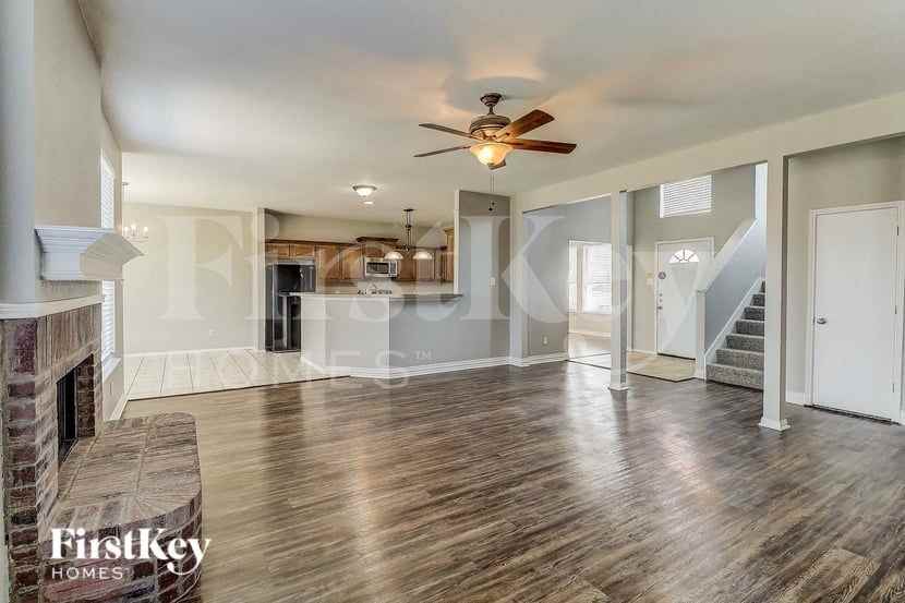 3001 Creekbend Ct - Photo 2 of 16