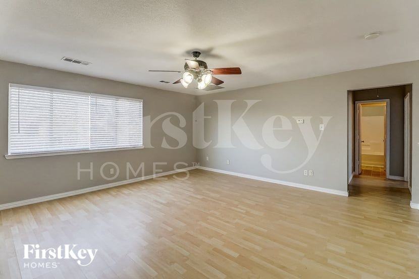 3001 Creekbend Ct - Photo 7 of 16