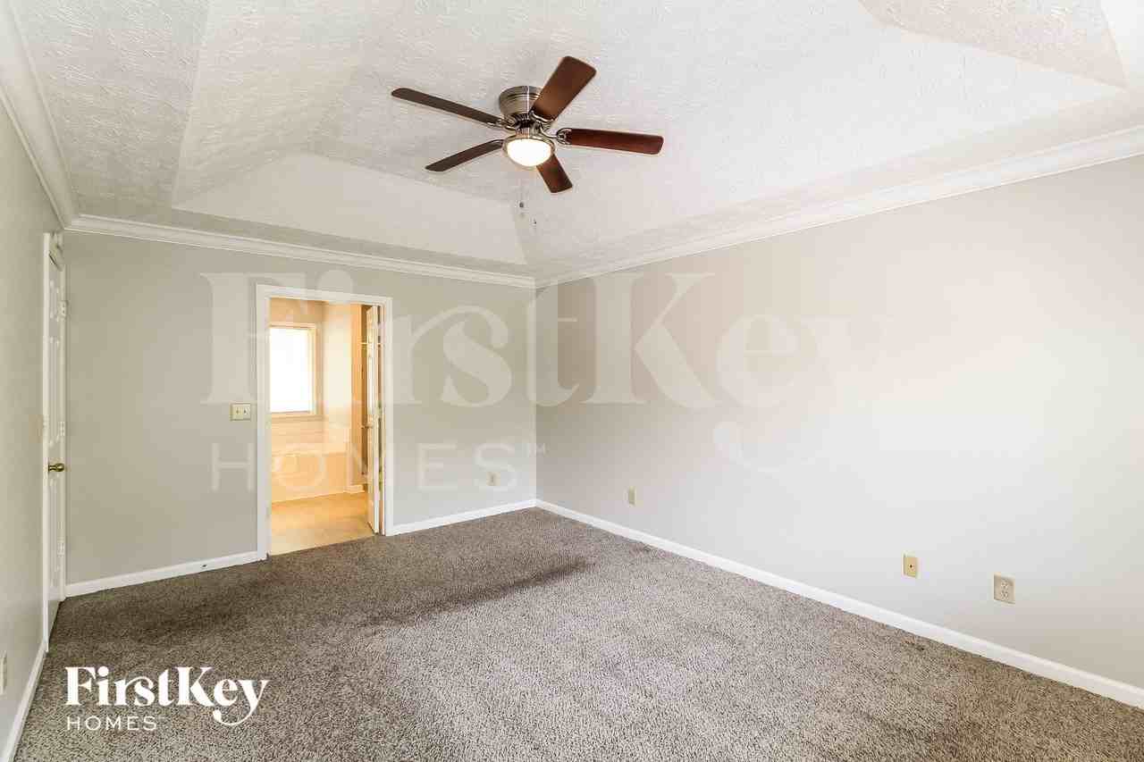 1845 Rockside Ln - Photo 7 of 14