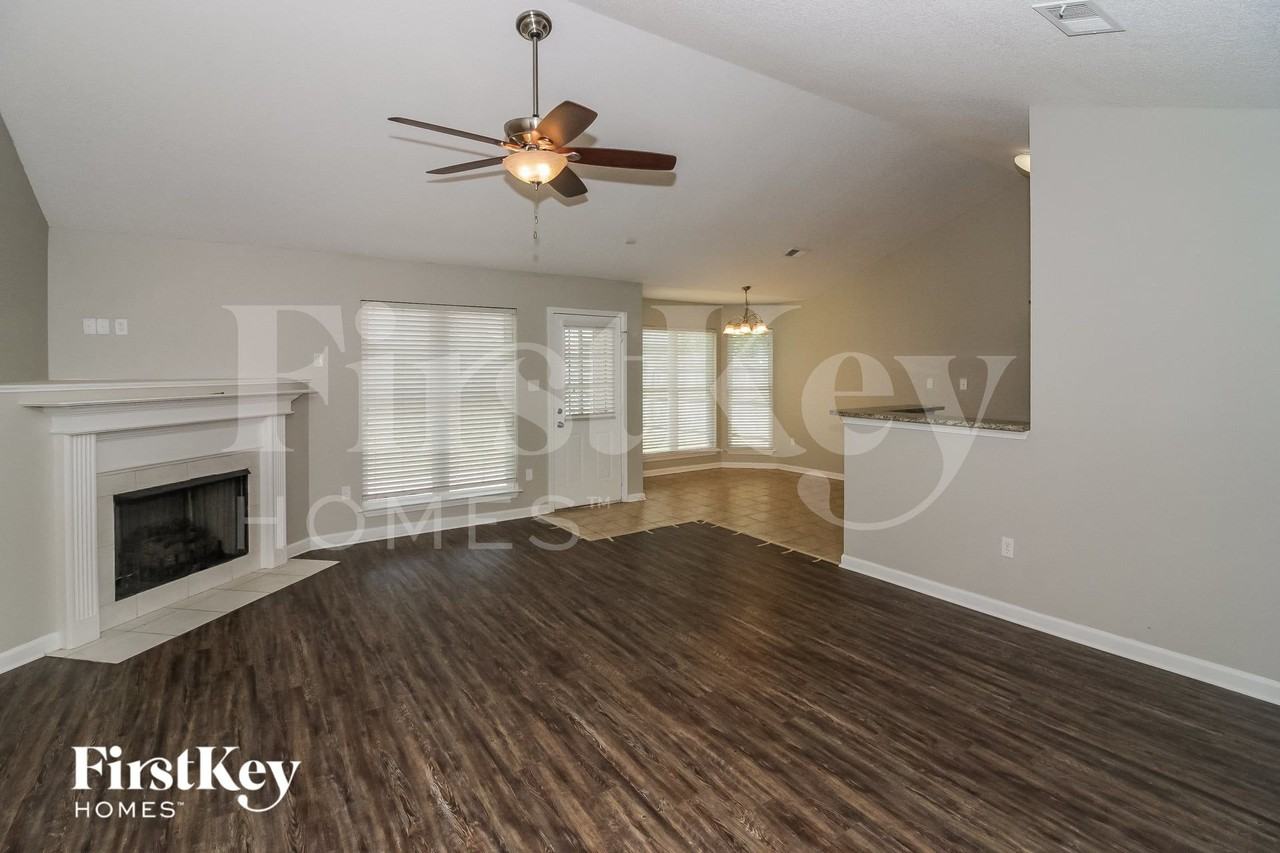 1836 Roy Dr - Photo 2 of 15