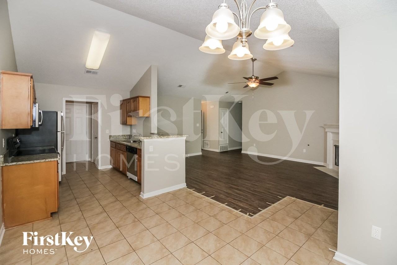 1836 Roy Dr - Photo 4 of 15