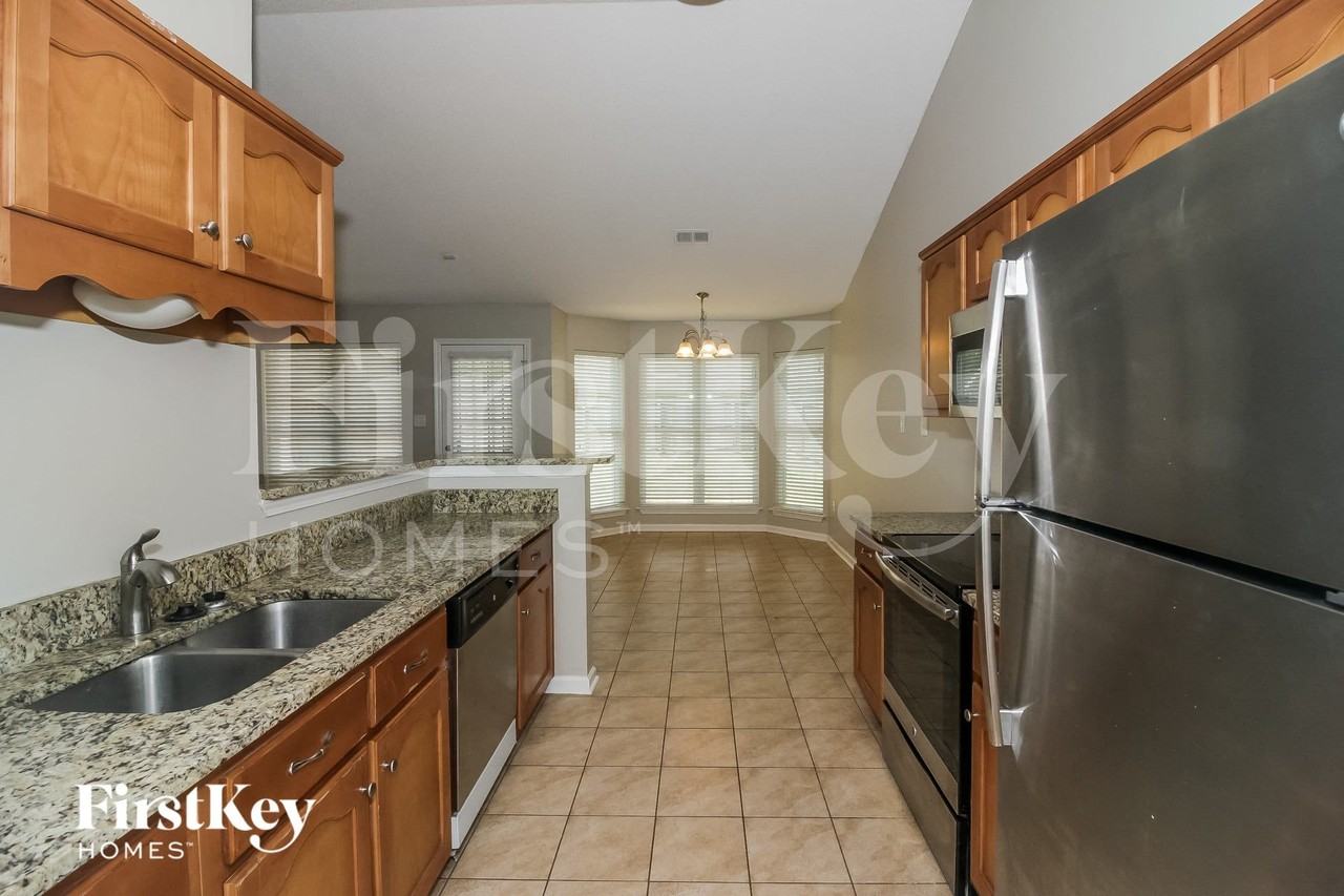 1836 Roy Dr - Photo 5 of 15