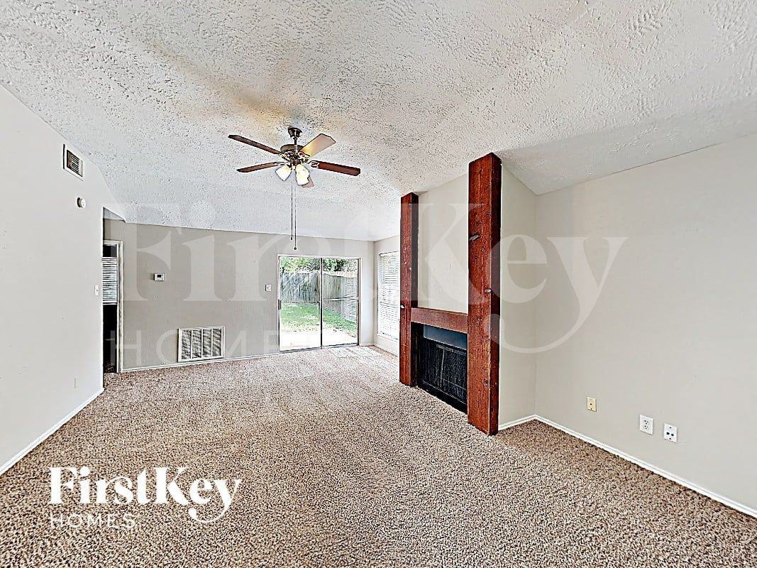 17326 Davenway Dr - Photo 2 of 13