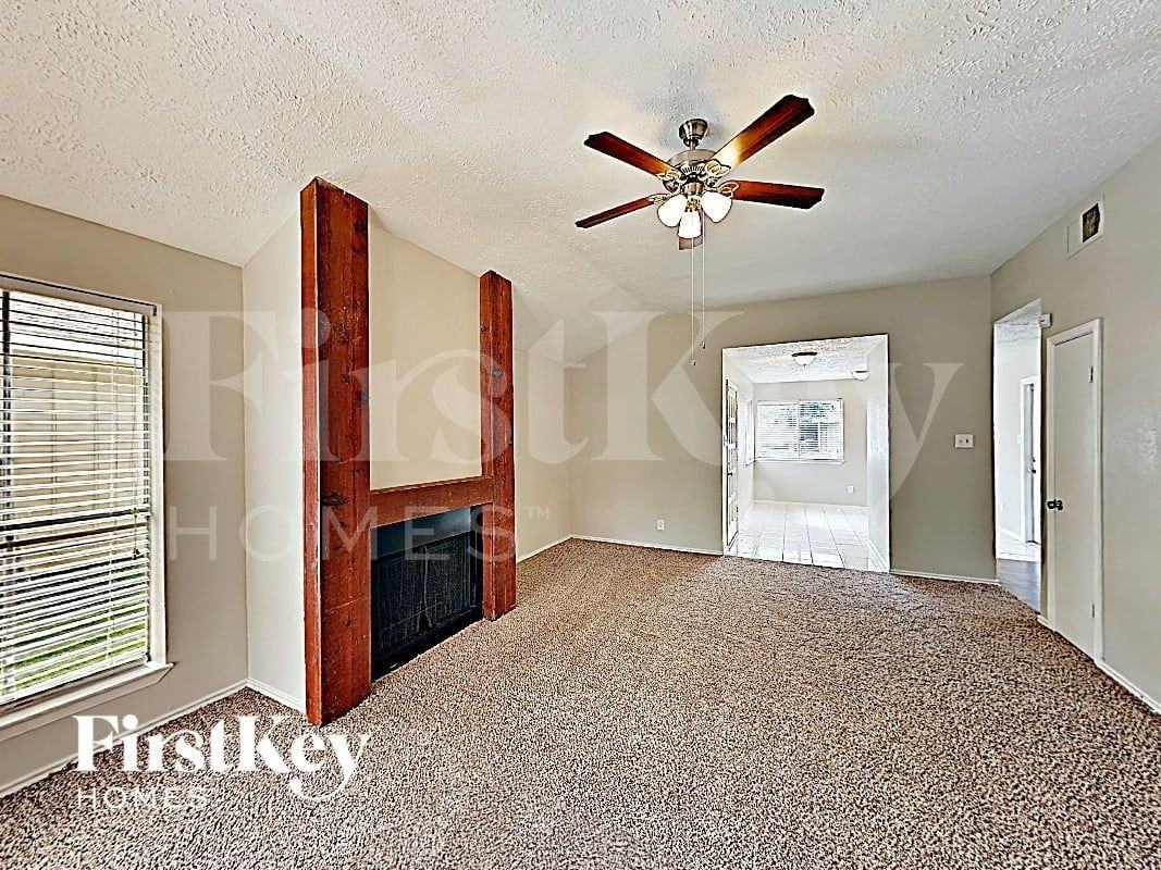 17326 Davenway Dr - Photo 3 of 13