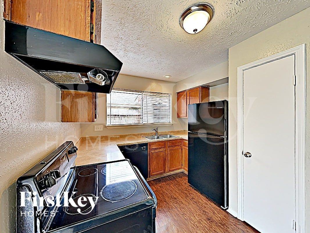 17326 Davenway Dr - Photo 5 of 13
