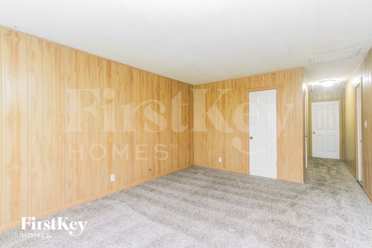 1281 Tree Top Ln - Photo 3 of 16