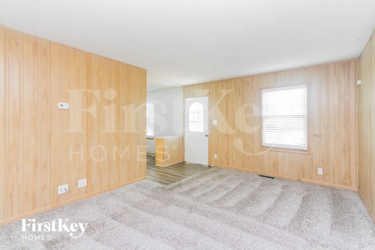 1281 Tree Top Ln - Photo 4 of 16