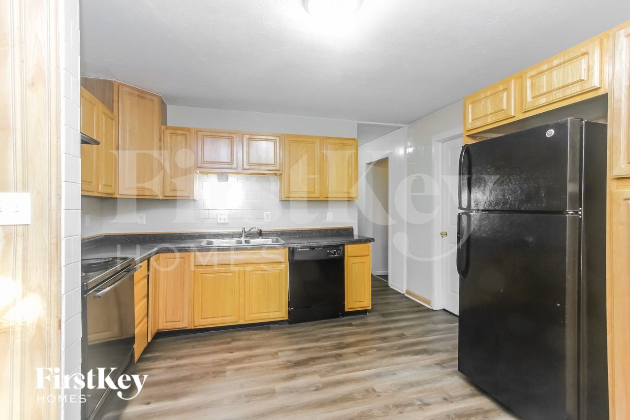 1281 Tree Top Ln - Photo 5 of 16