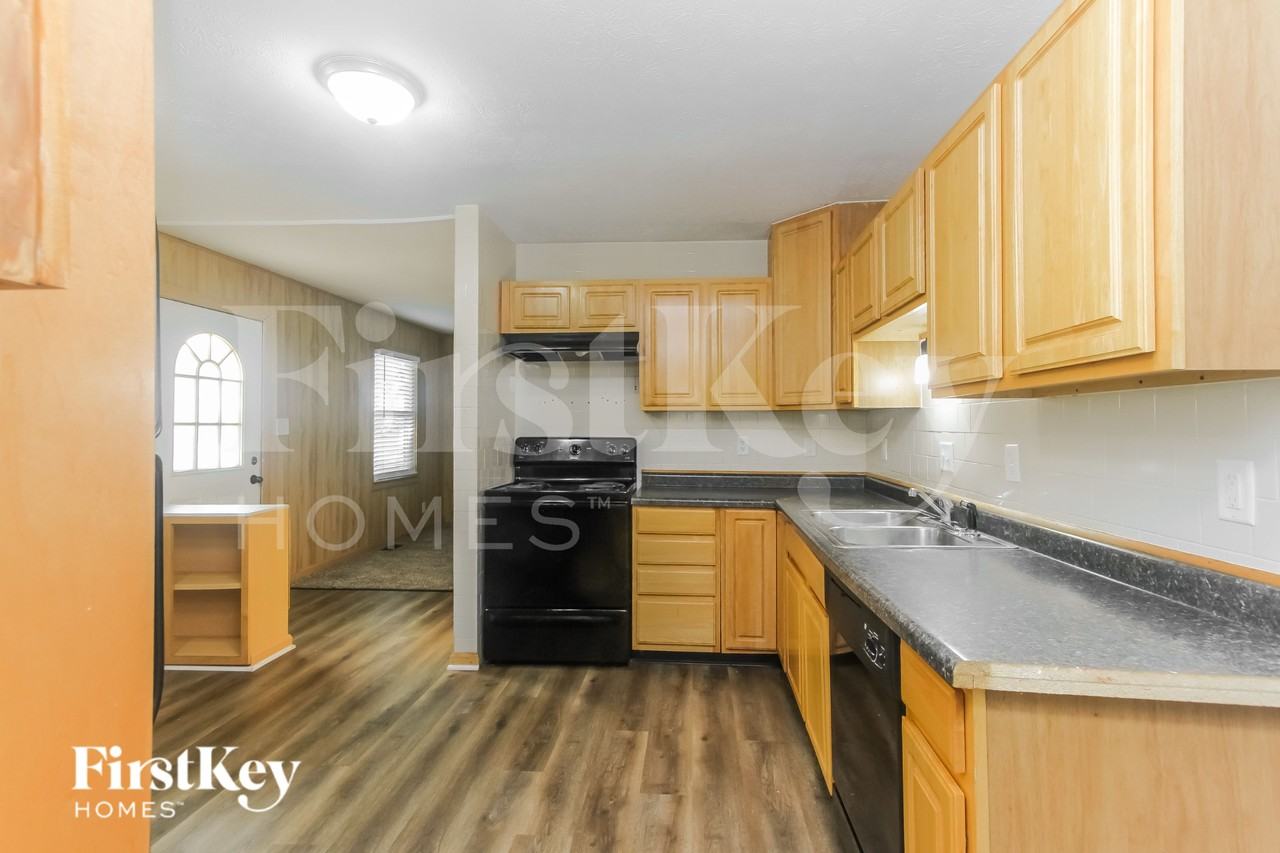 1281 Tree Top Ln - Photo 6 of 16