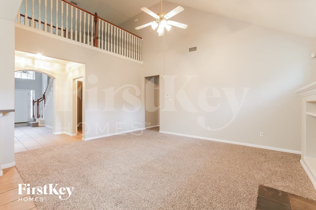 12210 Lakewood Valley Ct - Photo 3 of 15