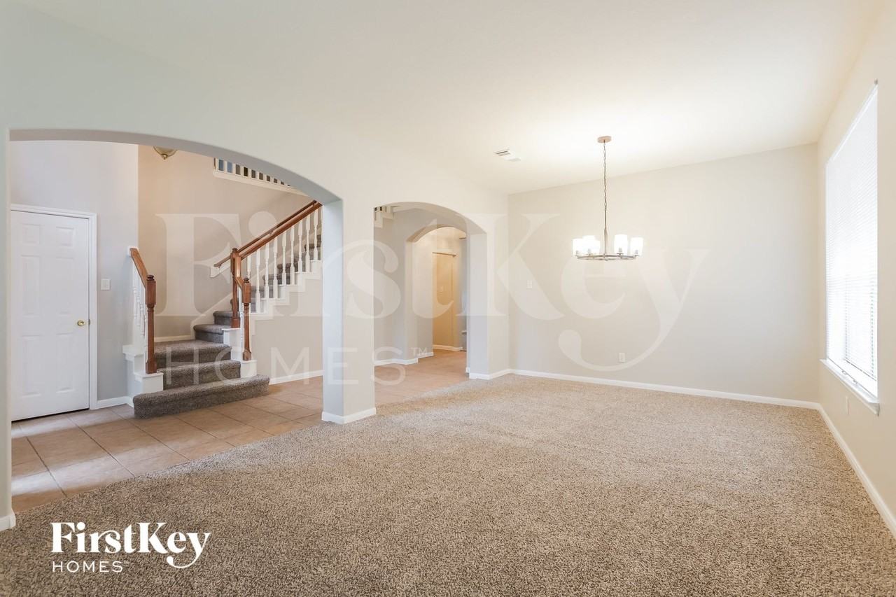12210 Lakewood Valley Ct - Photo 4 of 15