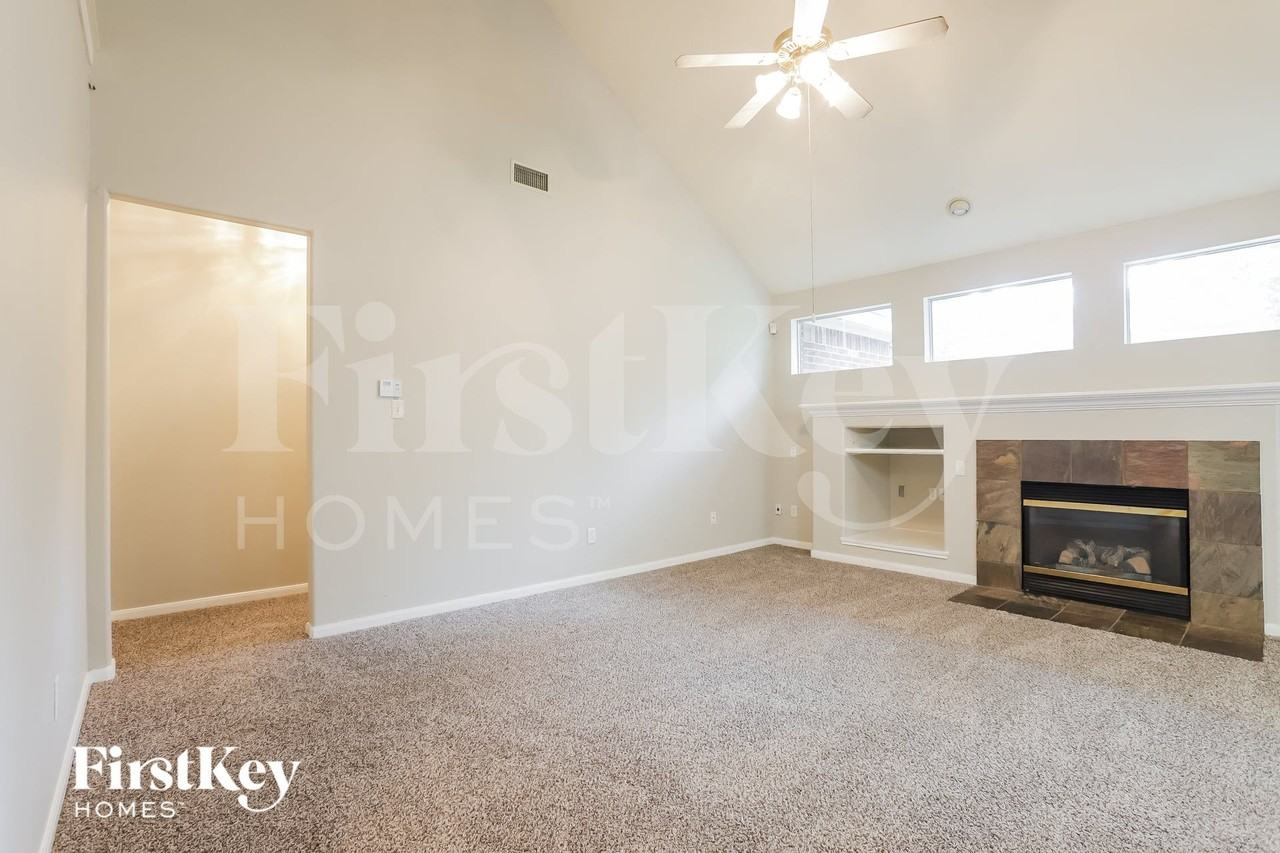 12210 Lakewood Valley Ct - Photo 5 of 15