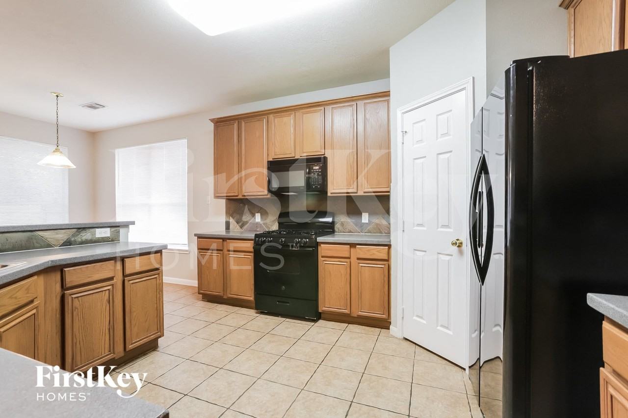 12210 Lakewood Valley Ct - Photo 6 of 15