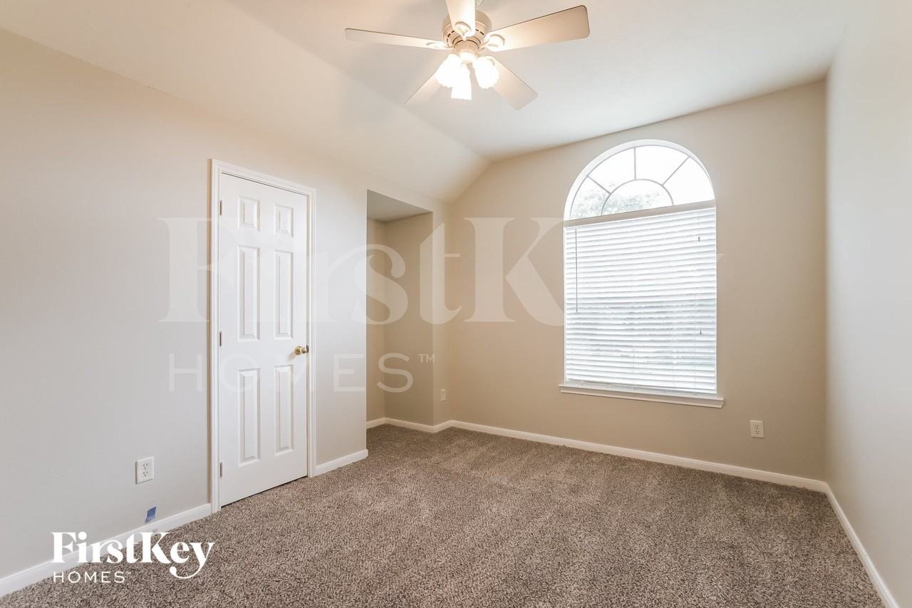 12210 Lakewood Valley Ct - Photo 7 of 15