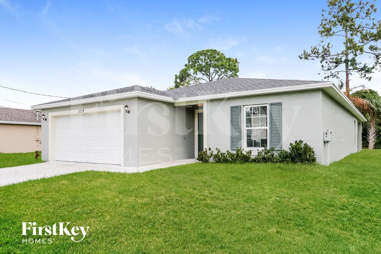 1219 Sw Jacqueline Ave - Photo 3 of 15
