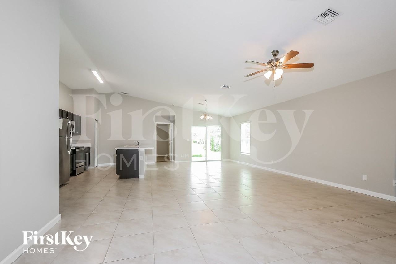 1219 Sw Jacqueline Ave - Photo 4 of 15