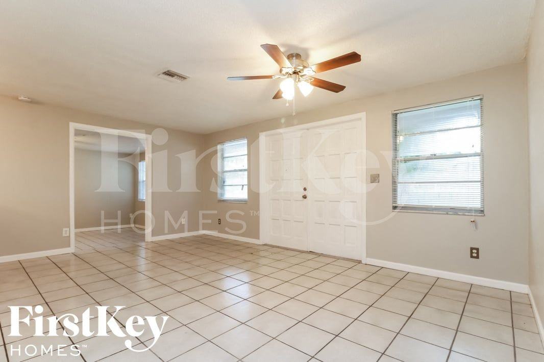 10212 127th Ave - Photo 2 of 17
